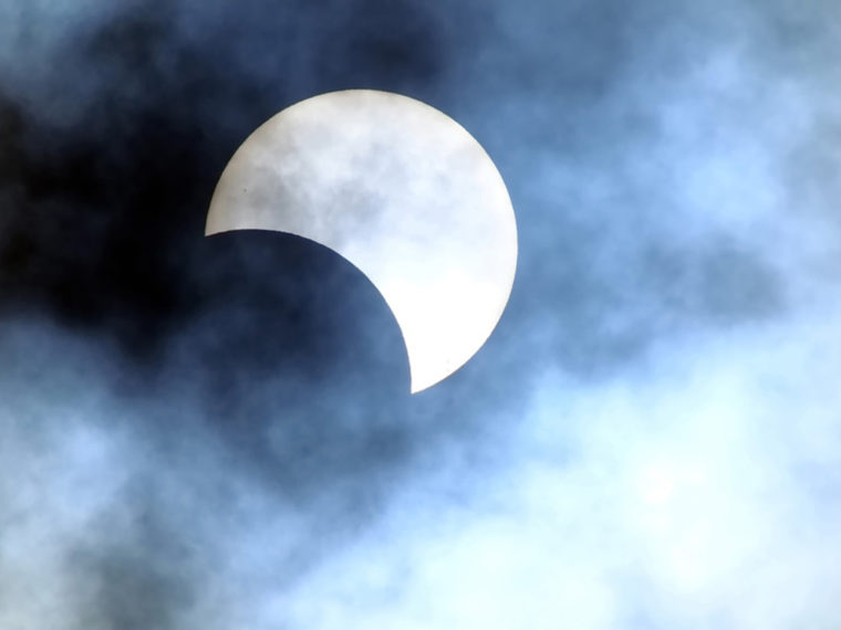Eclipse du soleil du 20 mars 2015 et lunettes de protection des yeux
