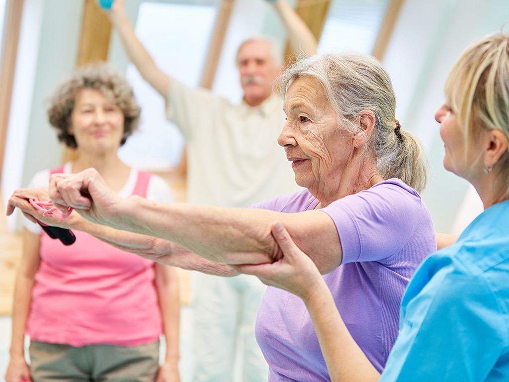 Activité physique adaptée chez les seniors - France Assos Santé